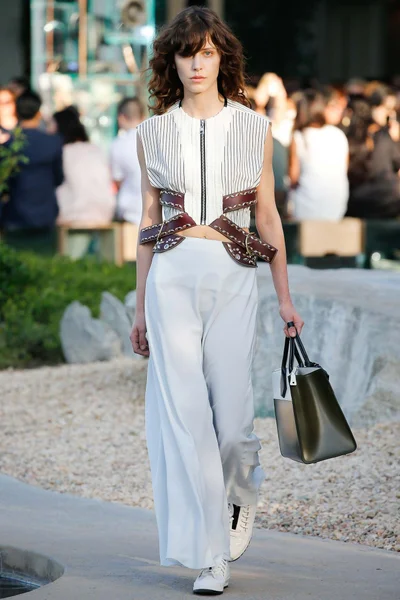 Look 3